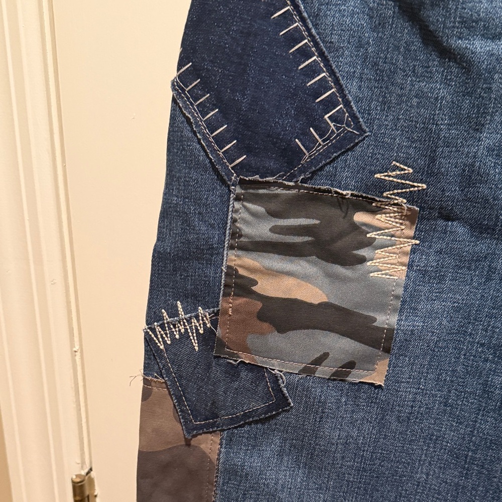 NWT Anthropologie Pilcro Kenna Mid Rise Heritage  Blue Camo Patch Barrel Jeans - Picture 10 of 13
